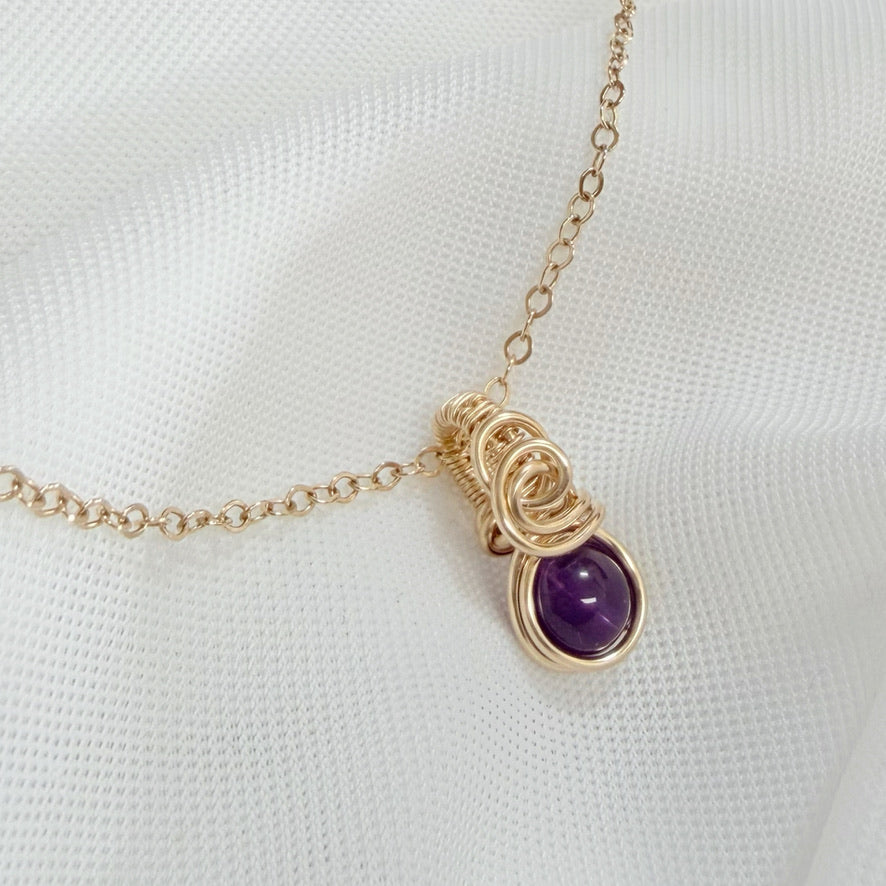 Kleine sierlijke amethist hanger van 14k gold filled