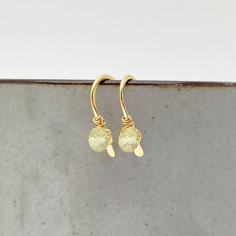 Gouden Minimalistische Oorbellen Met Prehniet