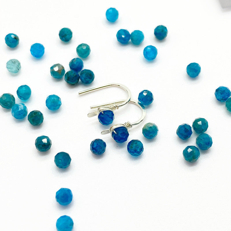 Zilveren Oorbelletjes Met Blauwe Apatiet