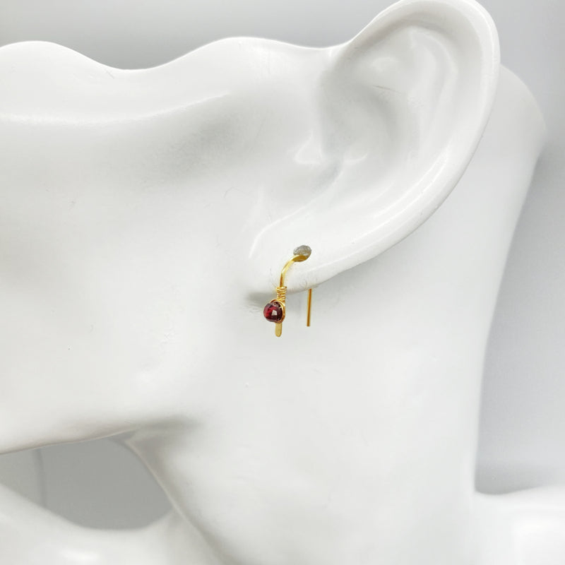 Gouden Minimalistische Oorbellen Met Granaat