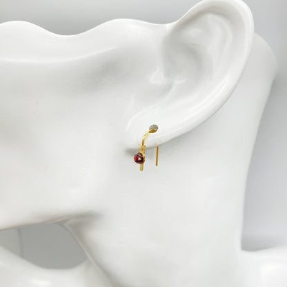 Minimalistische oorbellen - 14K gold filled - Met granaat