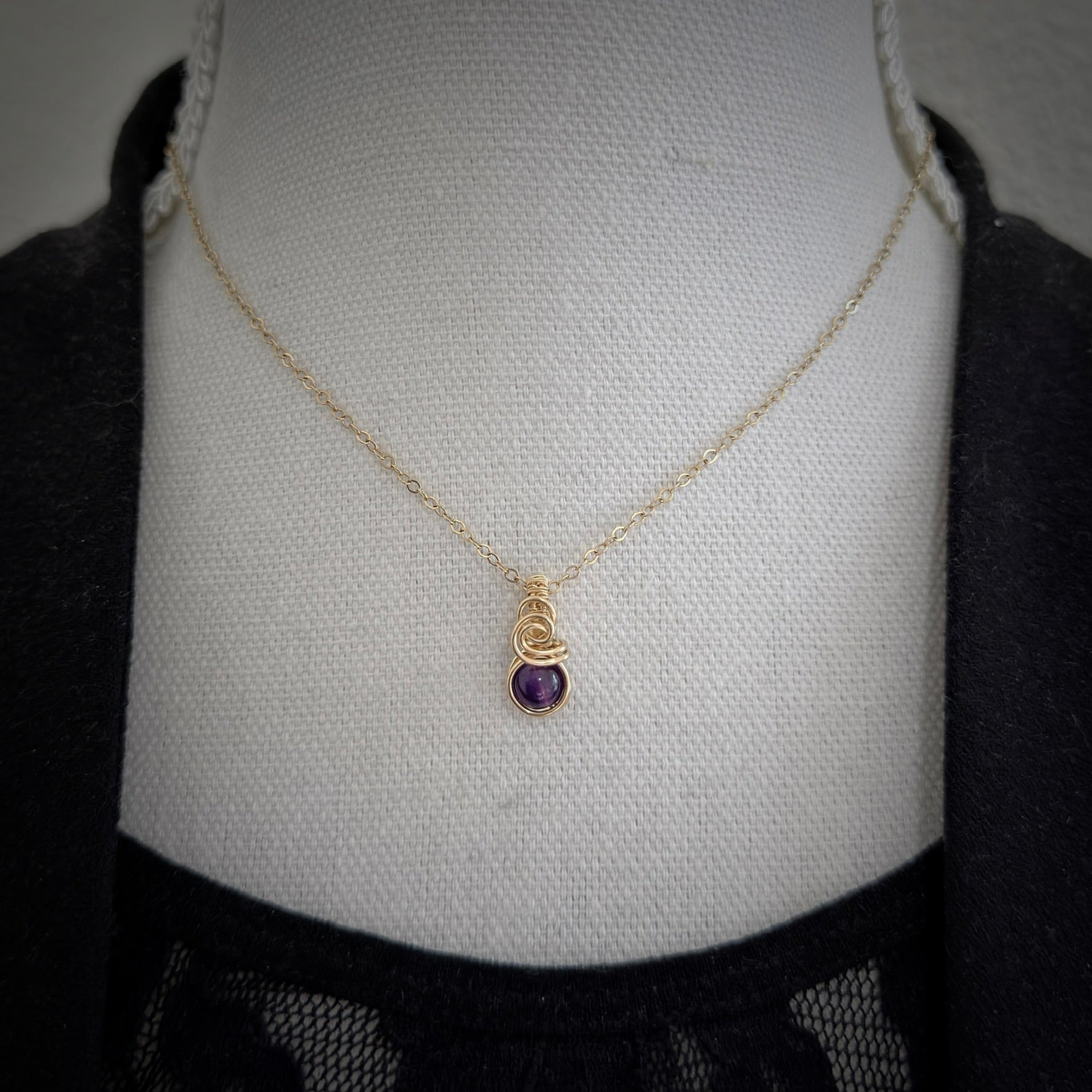 Kleine sierlijke amethist hanger van 14k gold filled