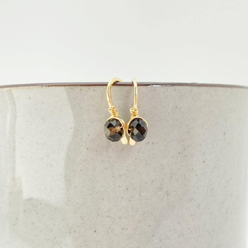 Gouden Minimalistische Oorbellen Met Rookkwarts