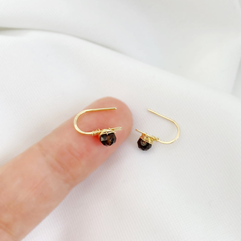 Gouden Minimalistische Oorbellen Met Rookkwarts