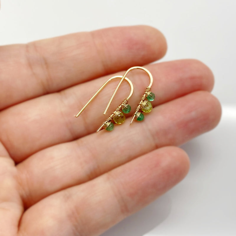 14K Goldfill Oorbellen Met Peridoot En Smaragd