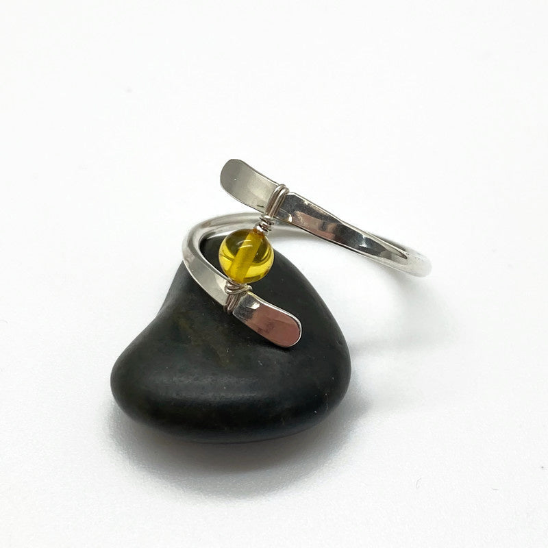 Zilveren Ring Met Een Okergele Barnsteen