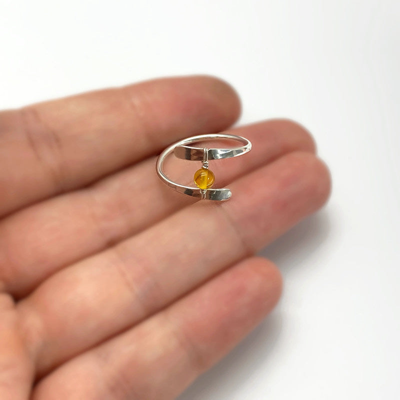 Zilveren Ring Met Een Okergele Barnsteen