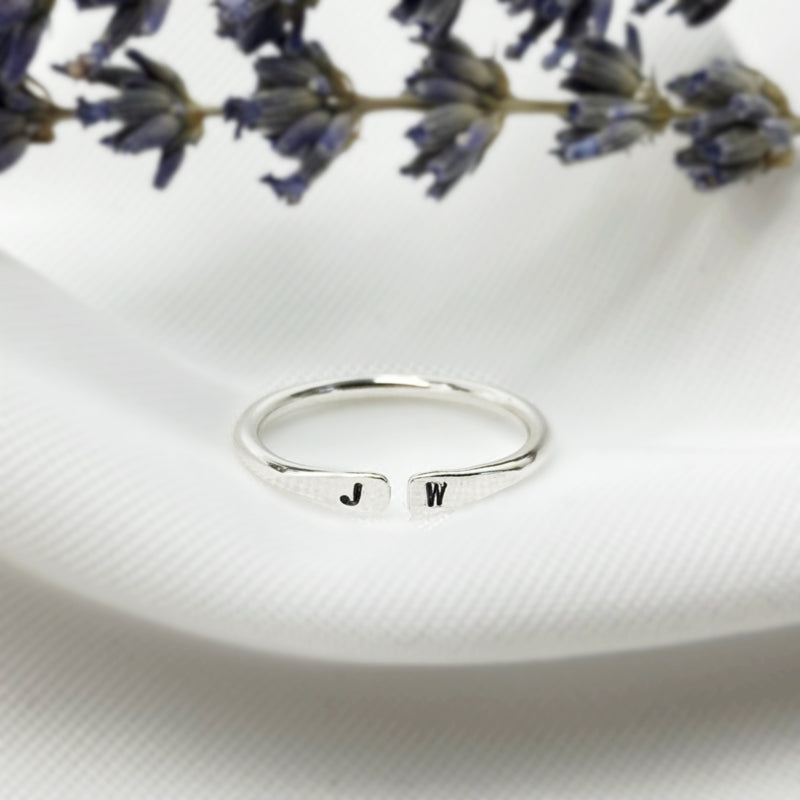 Zilveren Ring Met 2 Initialen