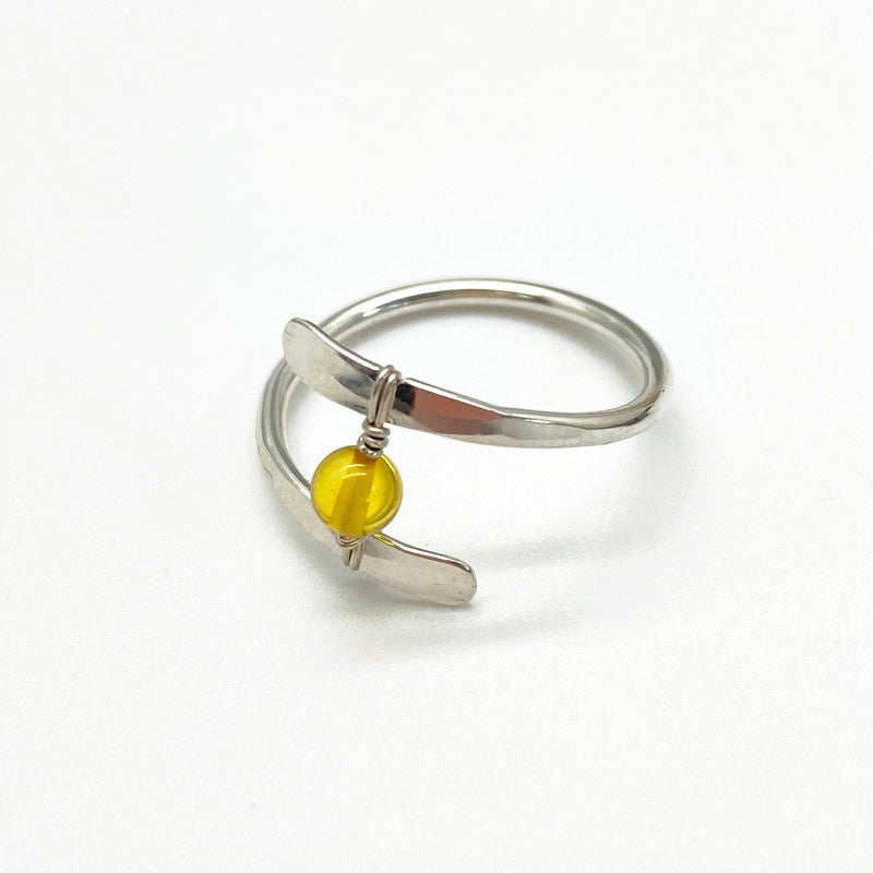 Zilveren Ring Met Een Okergele Barnsteen