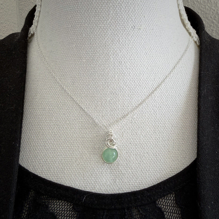 Sierlijke sterling zilveren wire wrap hanger met groene aventurijn