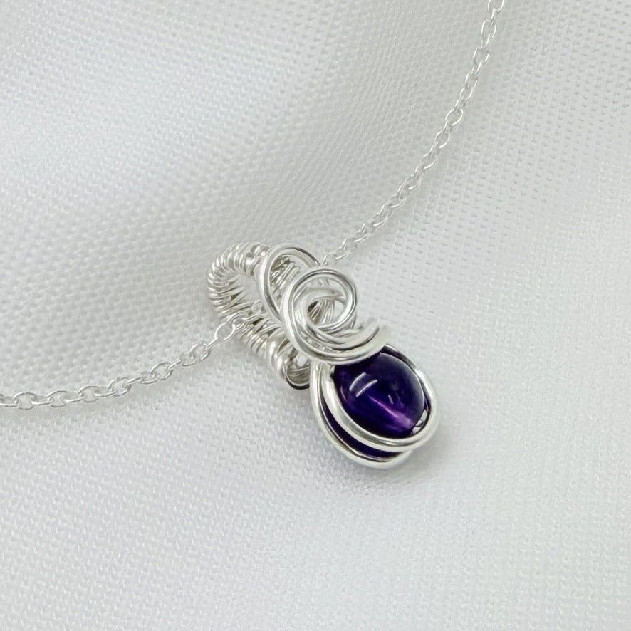 Kleine sierlijke amethist hanger van sterling zilver