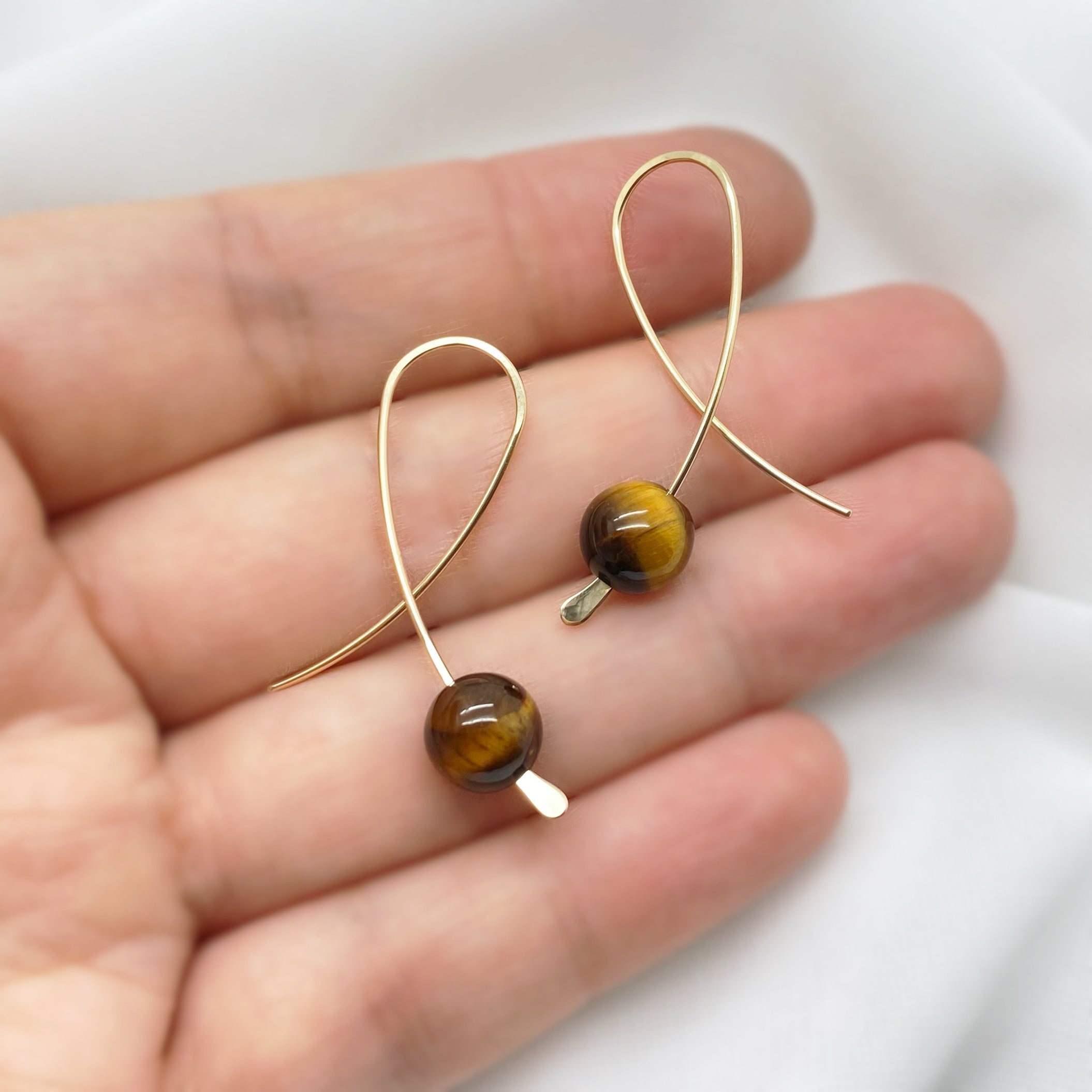 Confetti oorbellen - 14K gold filled - Met tijgeroog steen
