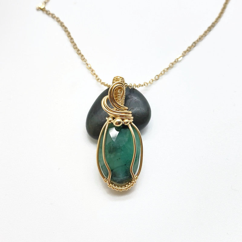 14k gold fill wire wrap hanger met Smaragd