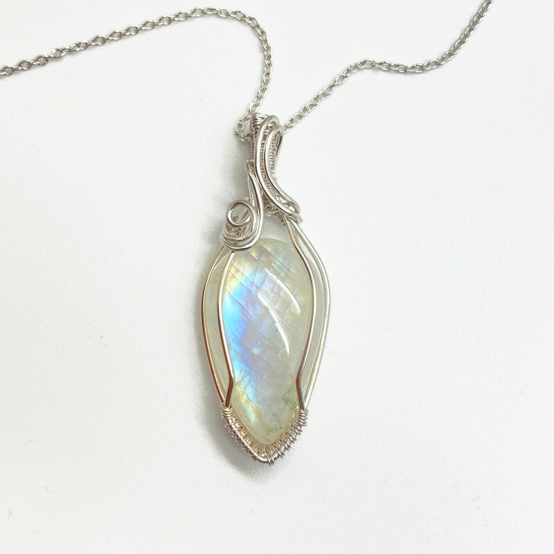 Zilveren Wirewrap Hanger Met Regenboog Maansteen