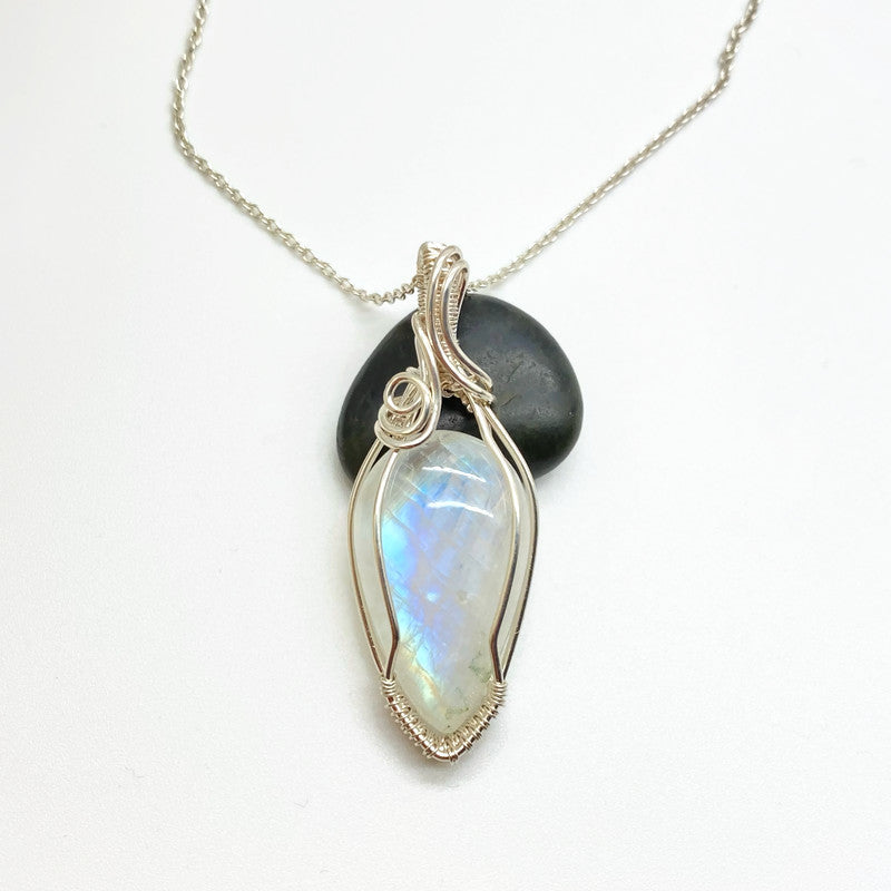 Zilveren Wirewrap Hanger Met Regenboog Maansteen