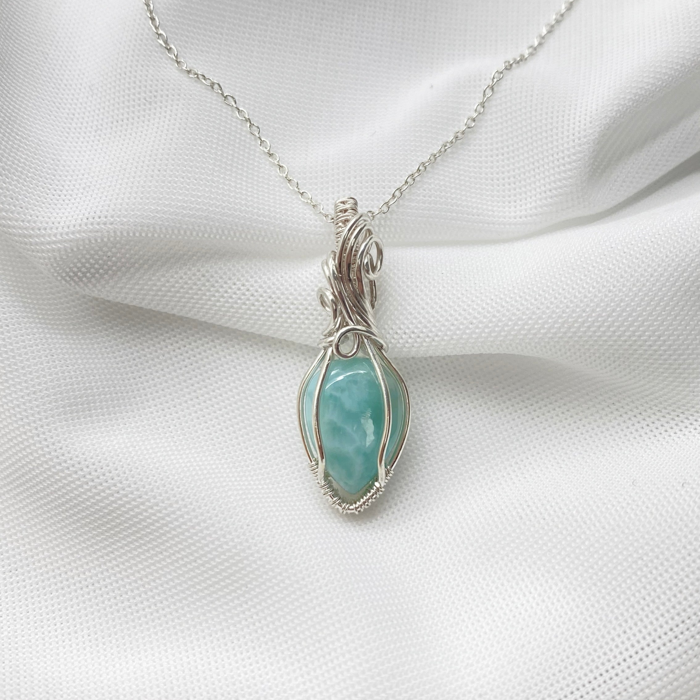 Sterling zilveren wire wrap hanger met Larimar