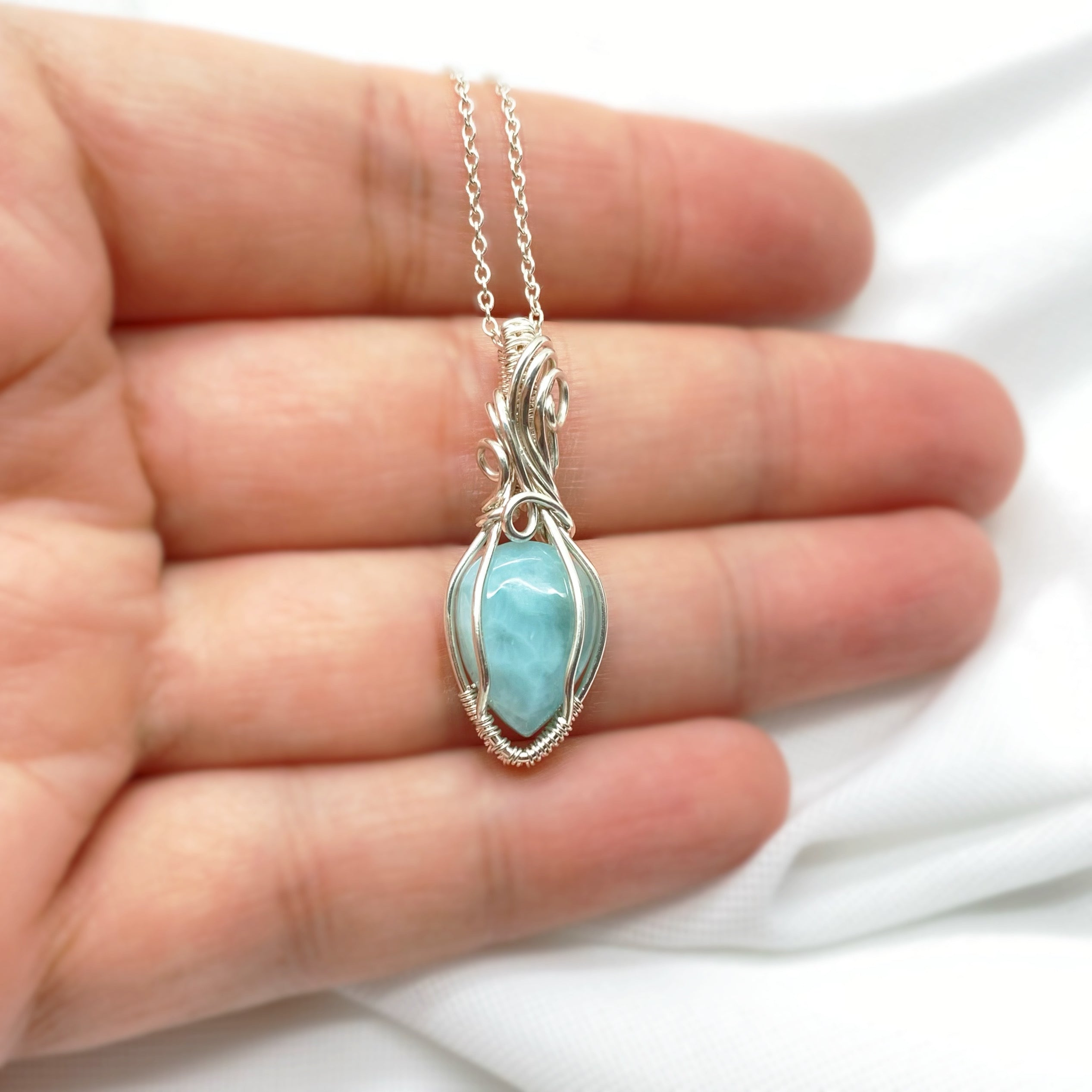 Sterling zilveren wire wrap hanger met Larimar