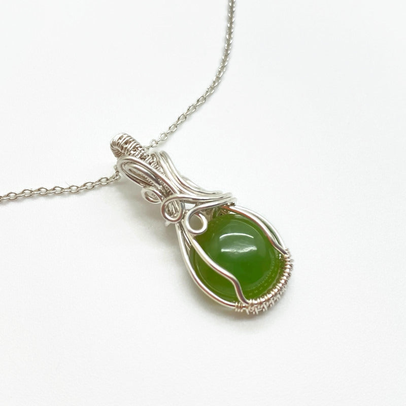Sterling zilveren wire wrap hanger met groene Jade