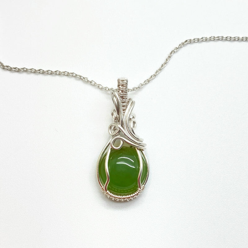Sterling zilveren wire wrap hanger met groene Jade