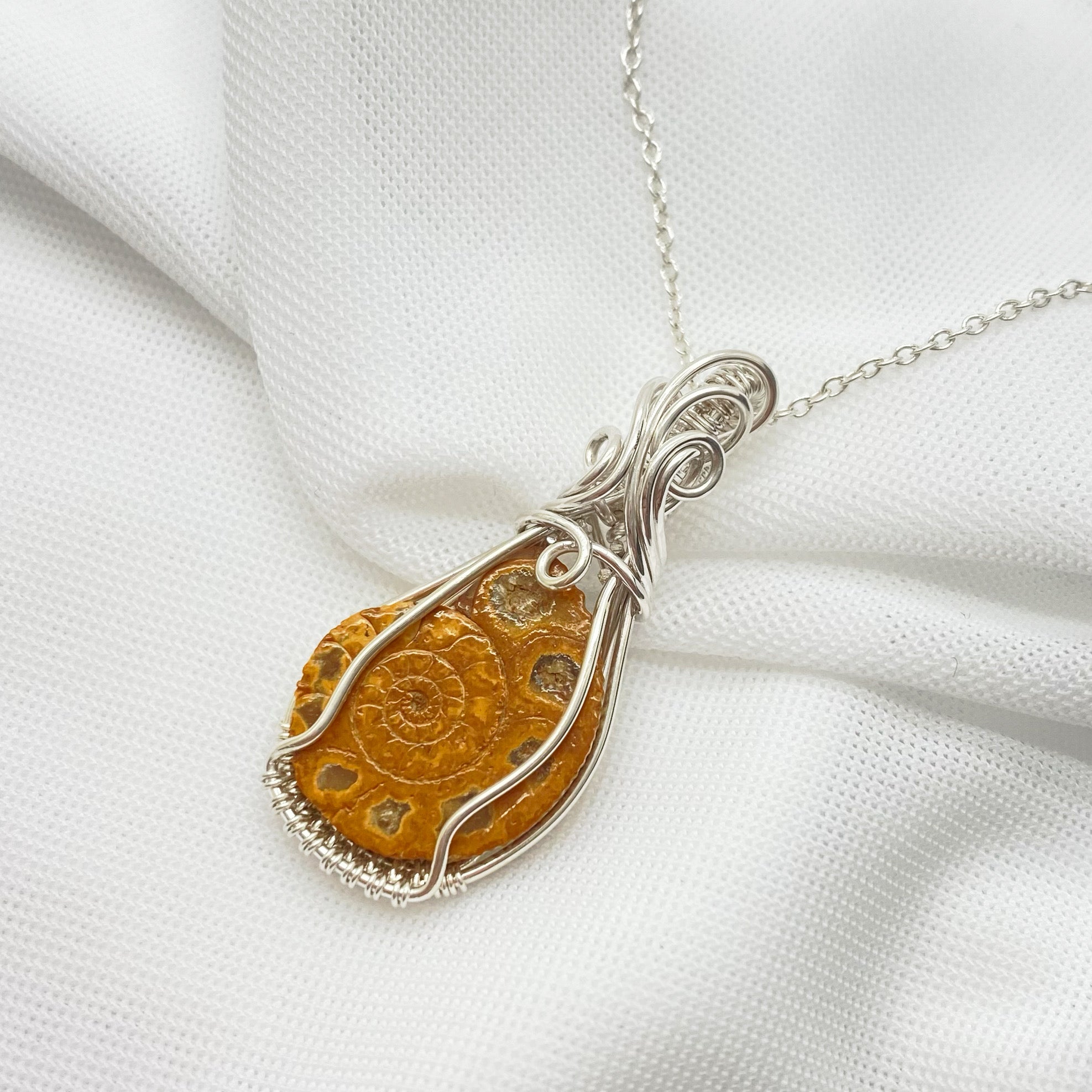 Sterling zilveren wire wrap hanger met Ammoniet