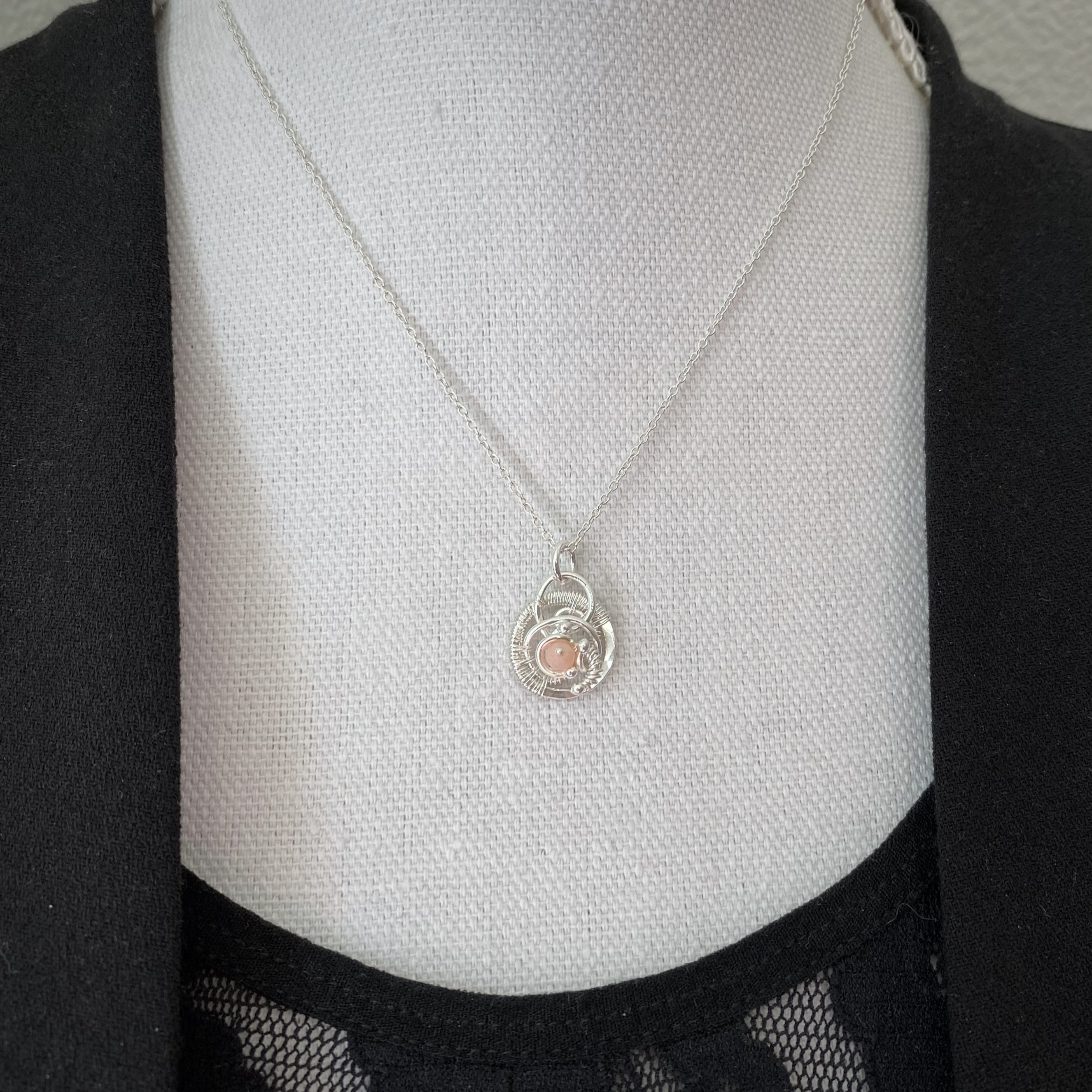 Oktober ketting met roze Opaal