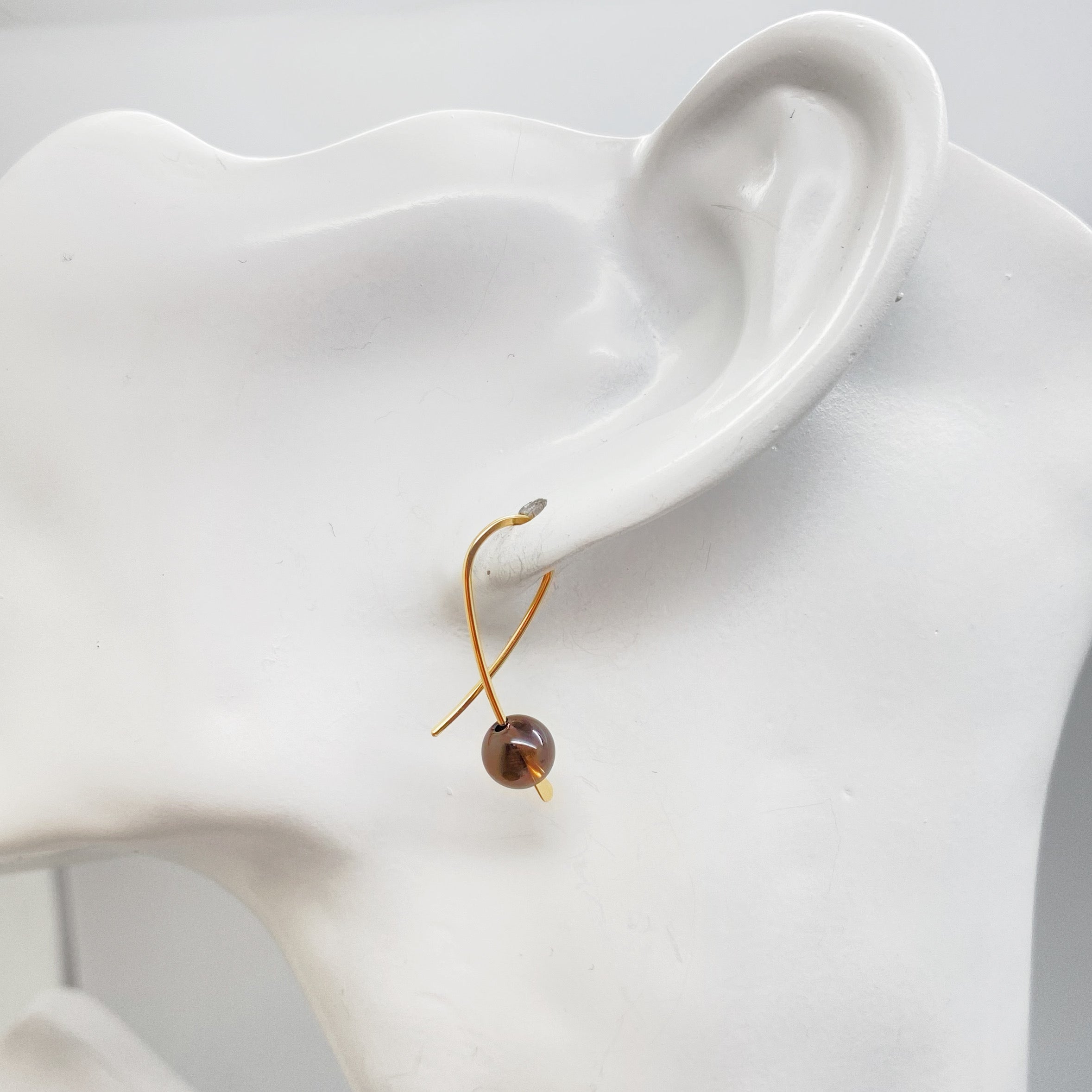 Kleine 14k gold filled confetti oorbellen met Rookkwarts