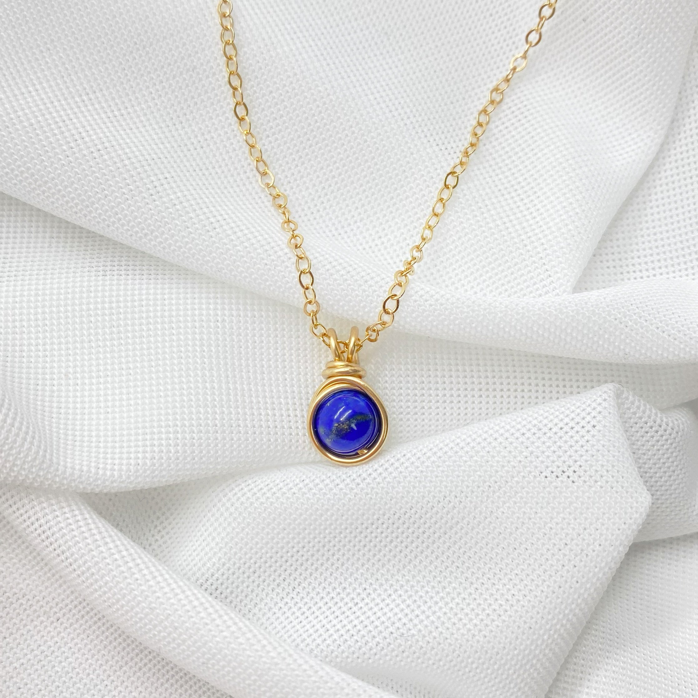 14k gold filled collier met Lapis Lazuli Gouden collier met Lapis Lazuli