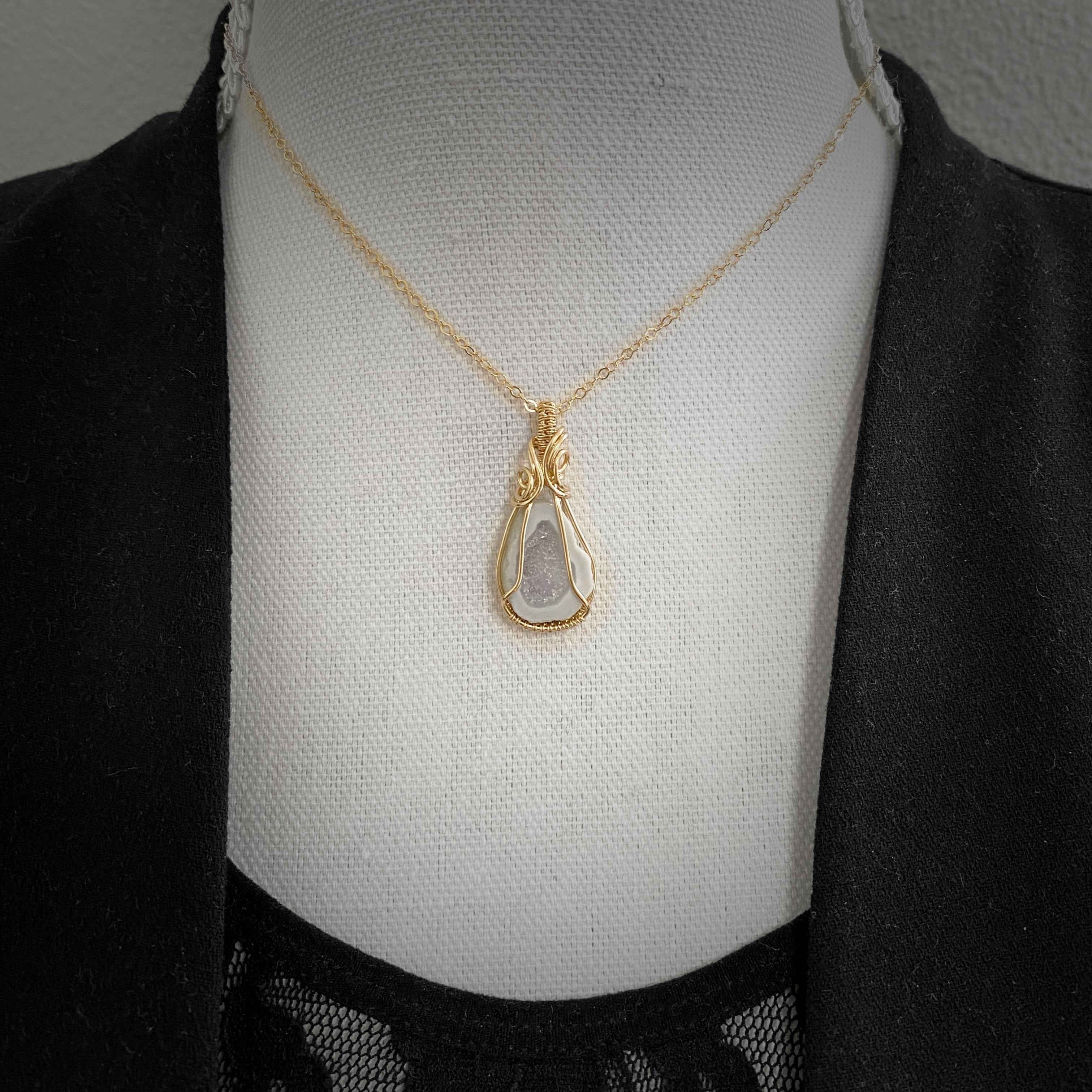 14k gold filled wire wrap hanger met een agaat geode