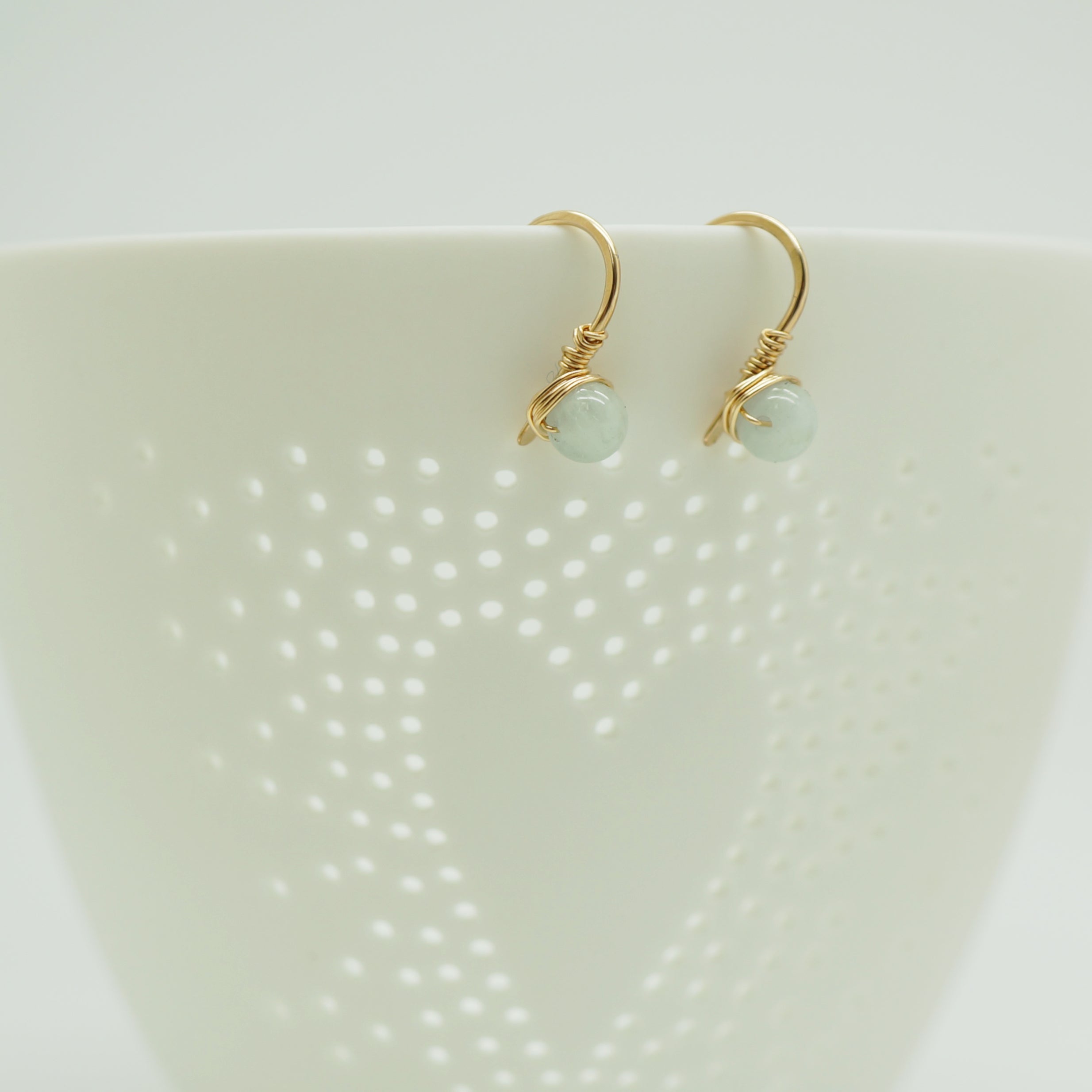 Kleine gold filled oorbellen met aquamarijn - 14k gold filled
