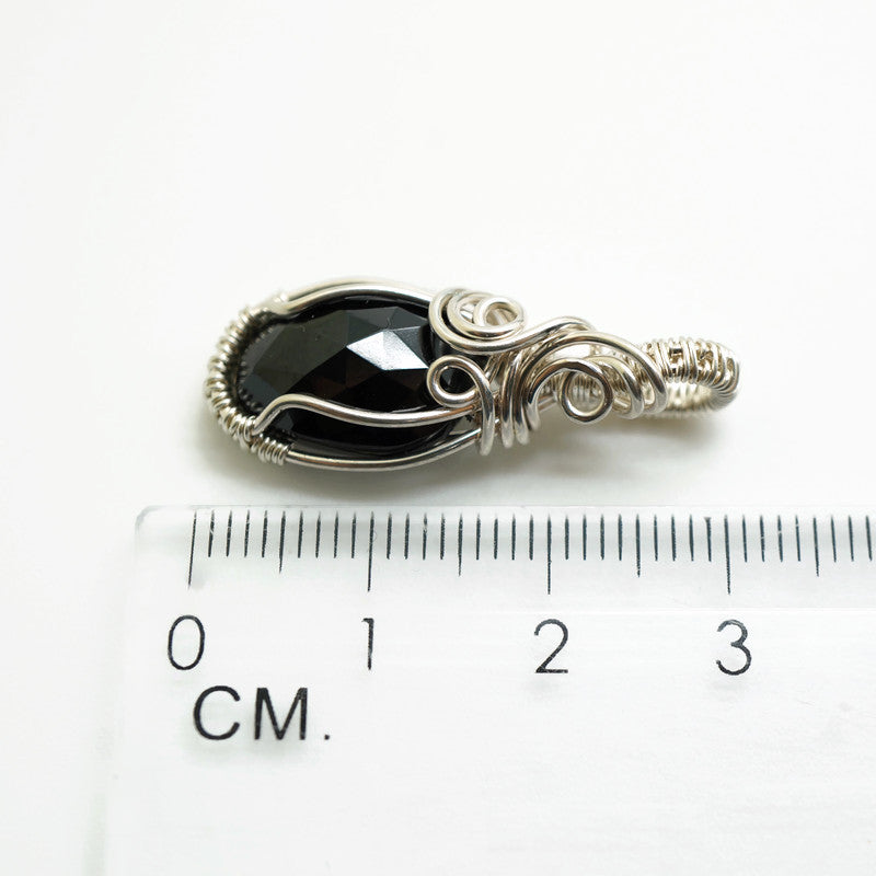 Sterling zilveren wire wrap hanger met zwarte Spinel