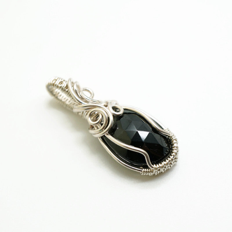 Sterling zilveren wire wrap hanger met zwarte Spinel
