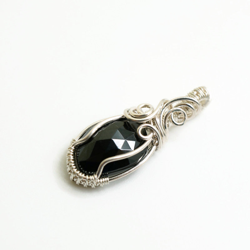 Sterling zilveren wire wrap hanger met zwarte Spinel