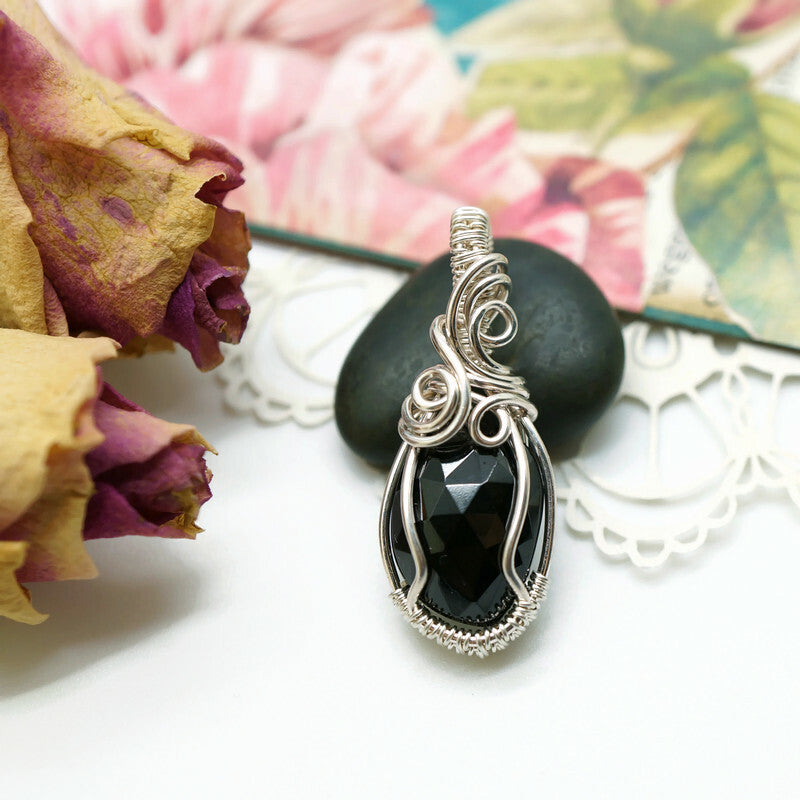 Sterling zilveren wire wrap hanger met zwarte Spinel