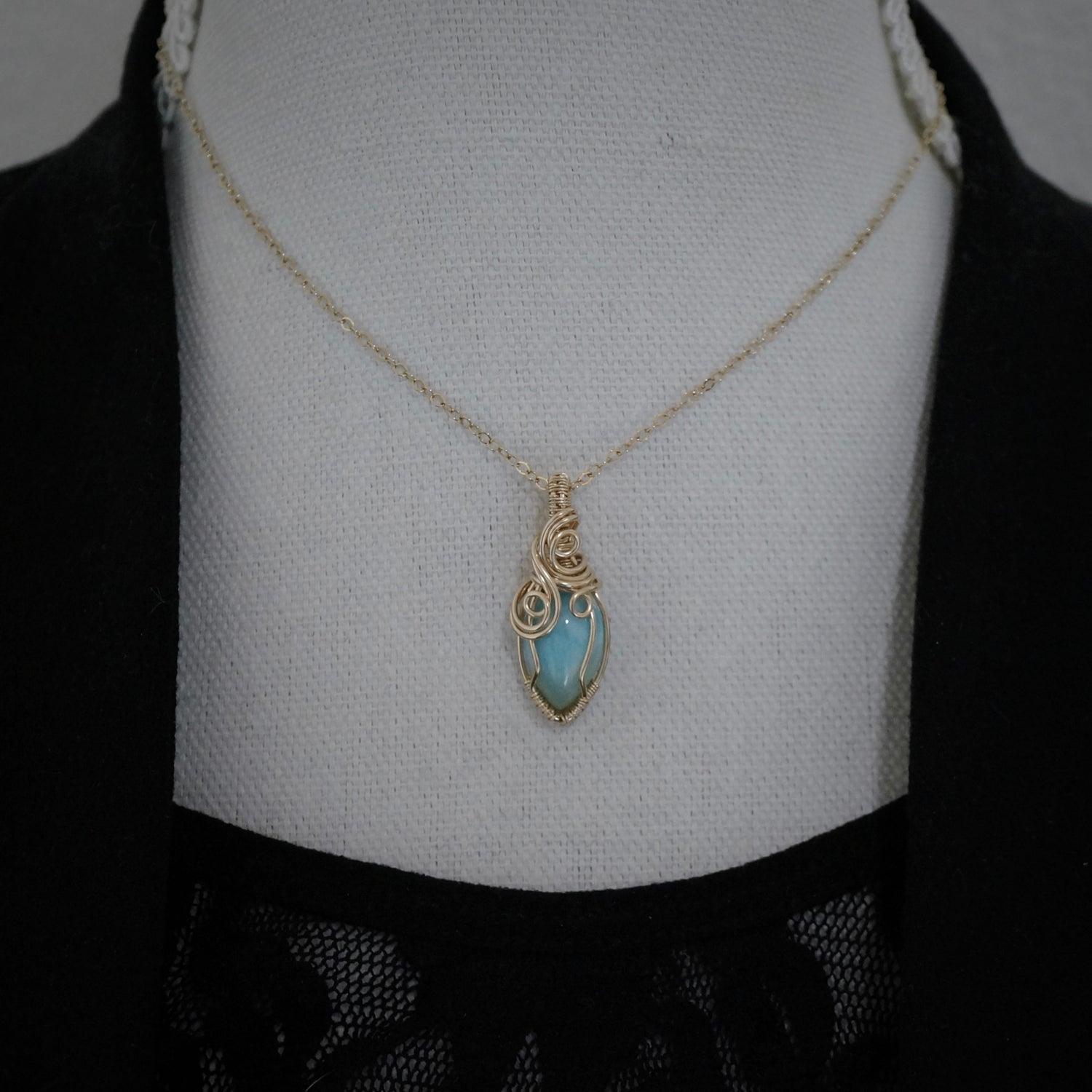 Ketting - Wirewrap hanger - 14K gold filled - Met Larimar steen