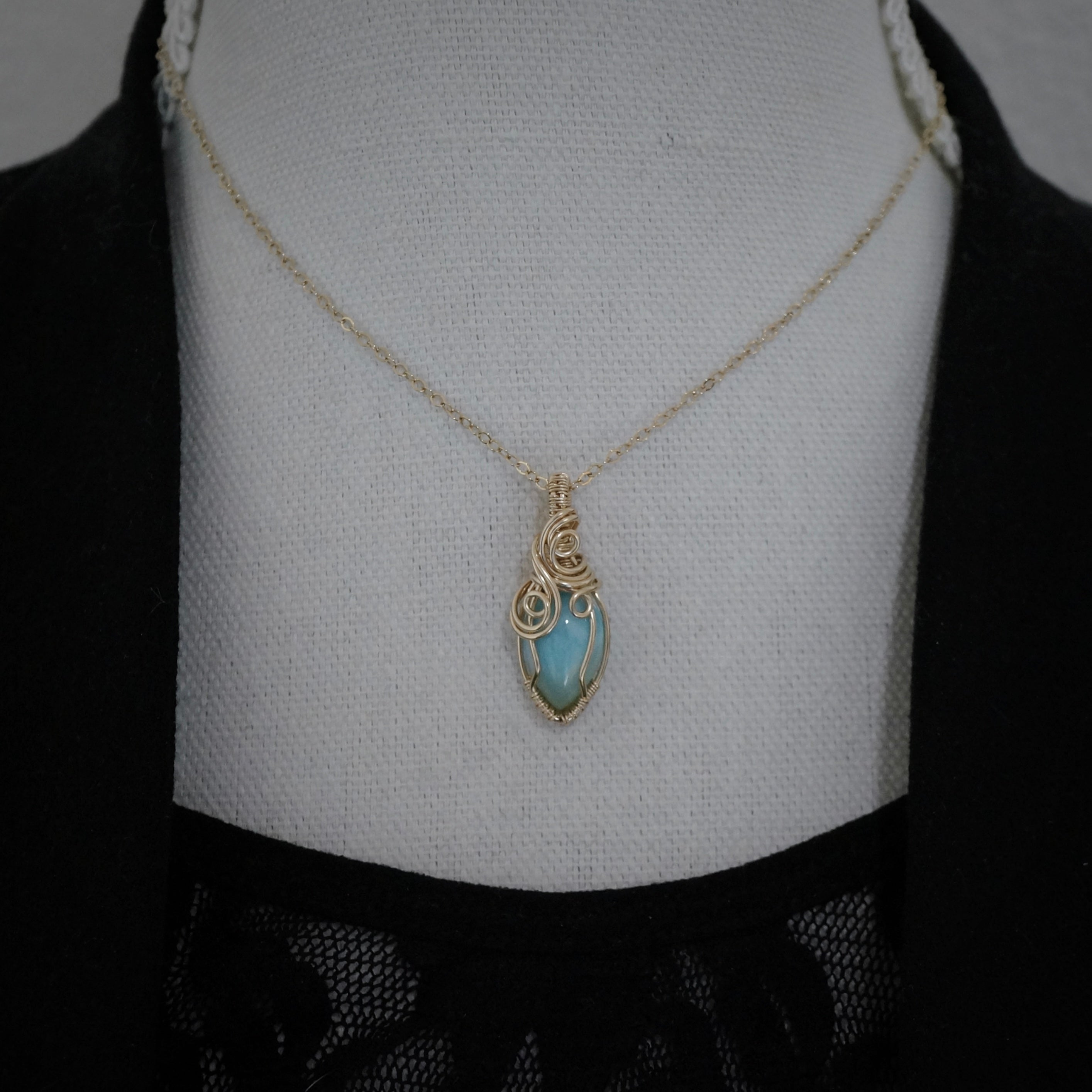 Ketting - Wirewrap hanger - 14K gold filled - Met Larimar steen