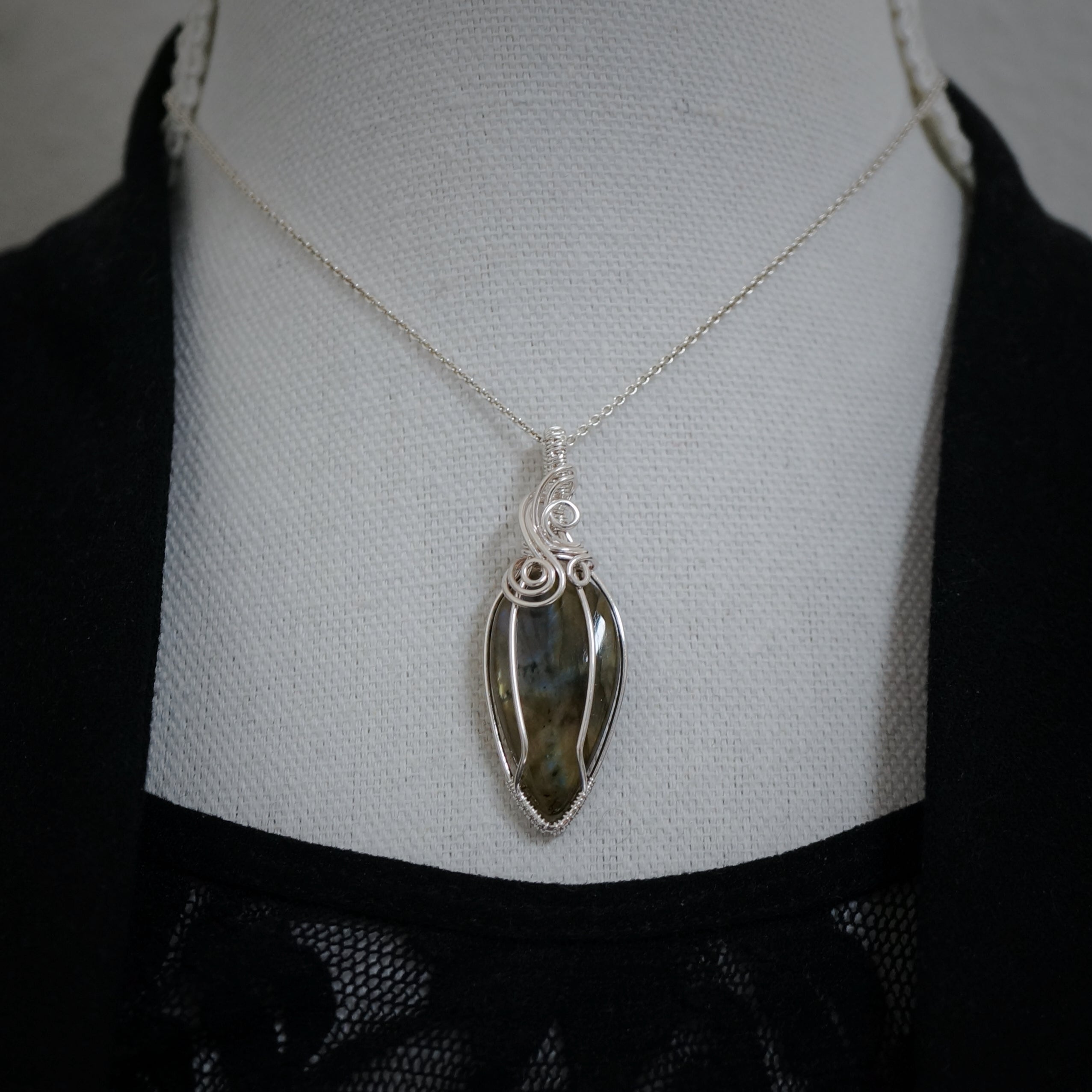 Zilveren labradoriet hanger - Wire wrap
