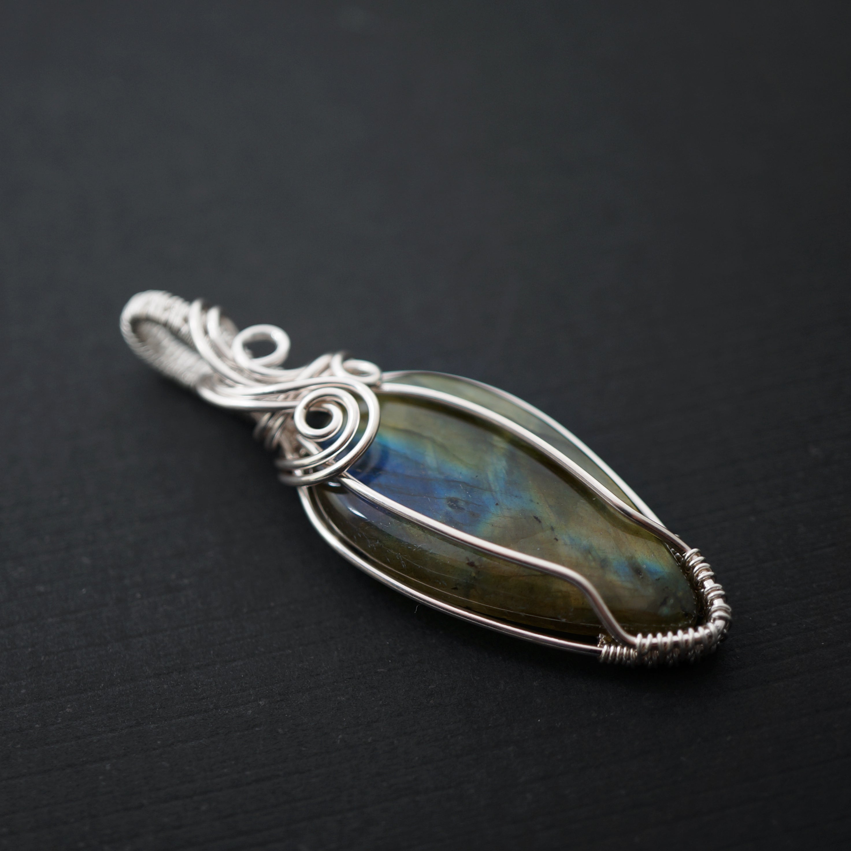 Zilveren labradoriet hanger - Wire wrap