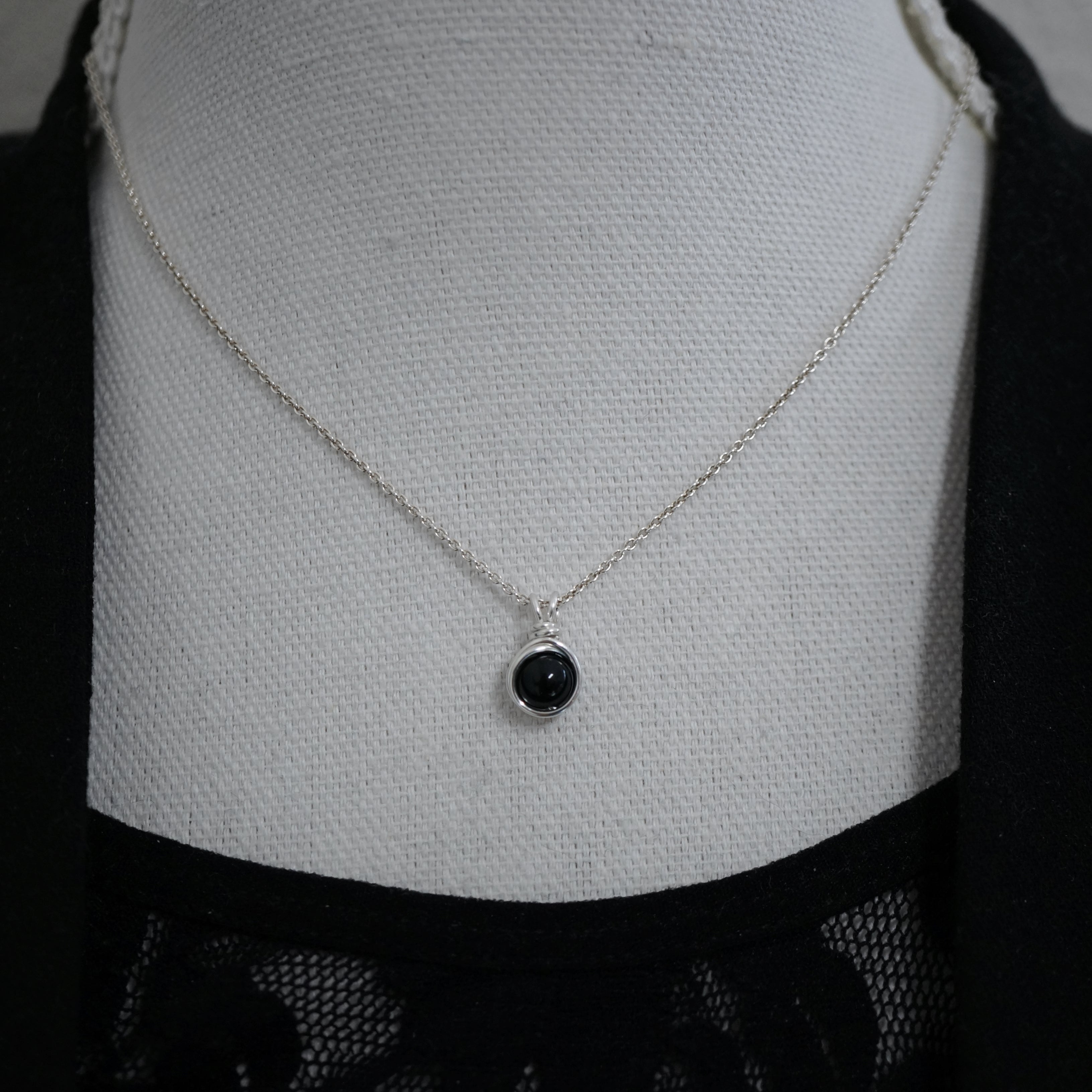 Sterling zilveren collier met een kleine onyx