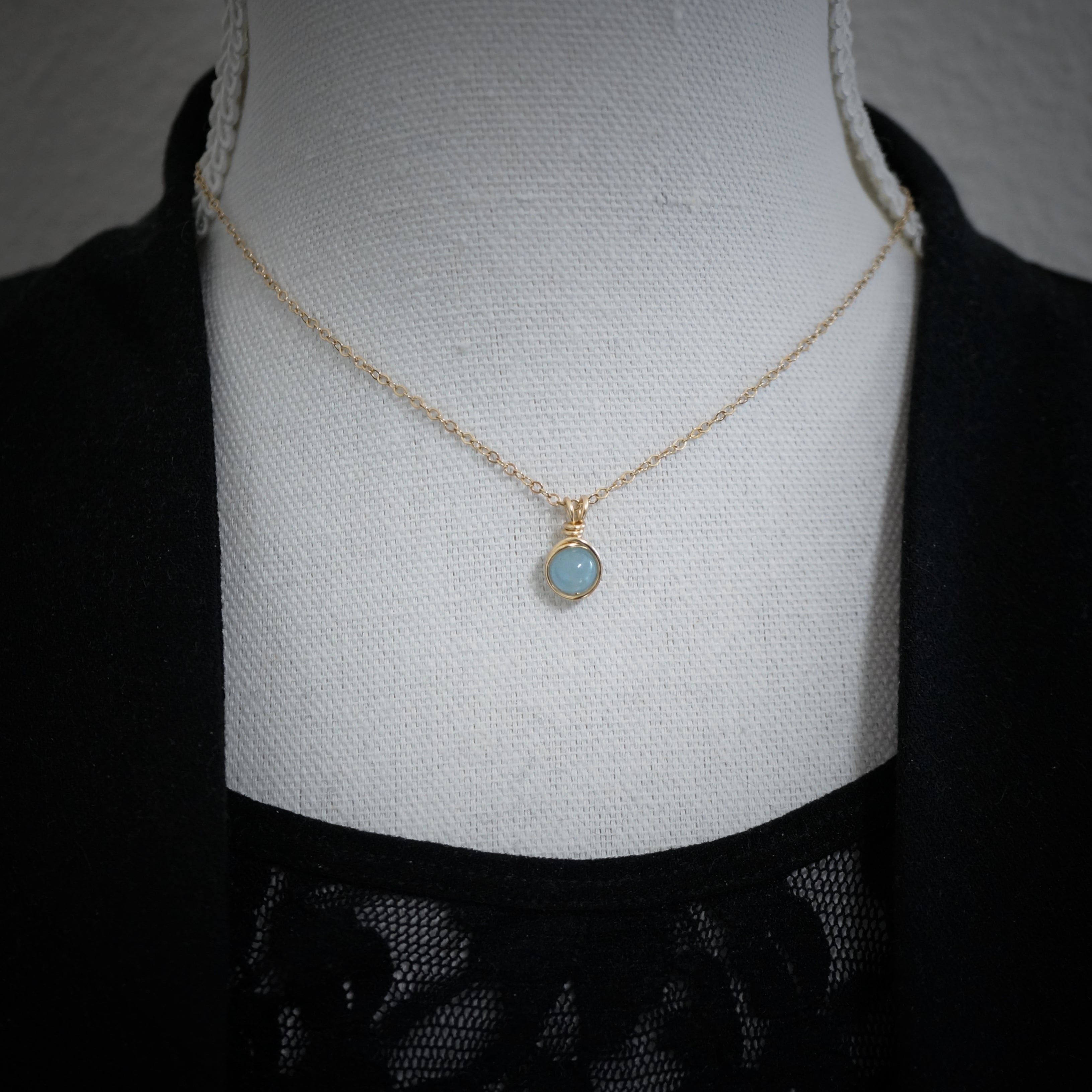 Subtiele 14k gold filled collier met aquamarijn