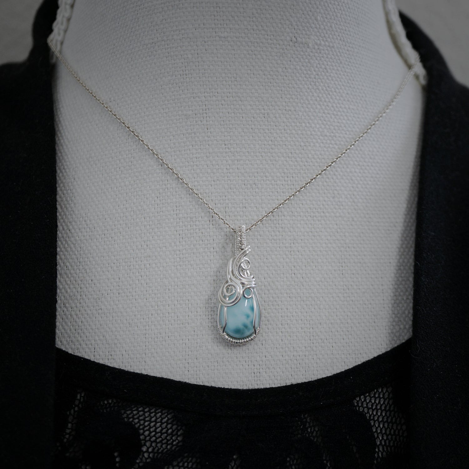Sterling zilveren wire wrap hanger met Larimar