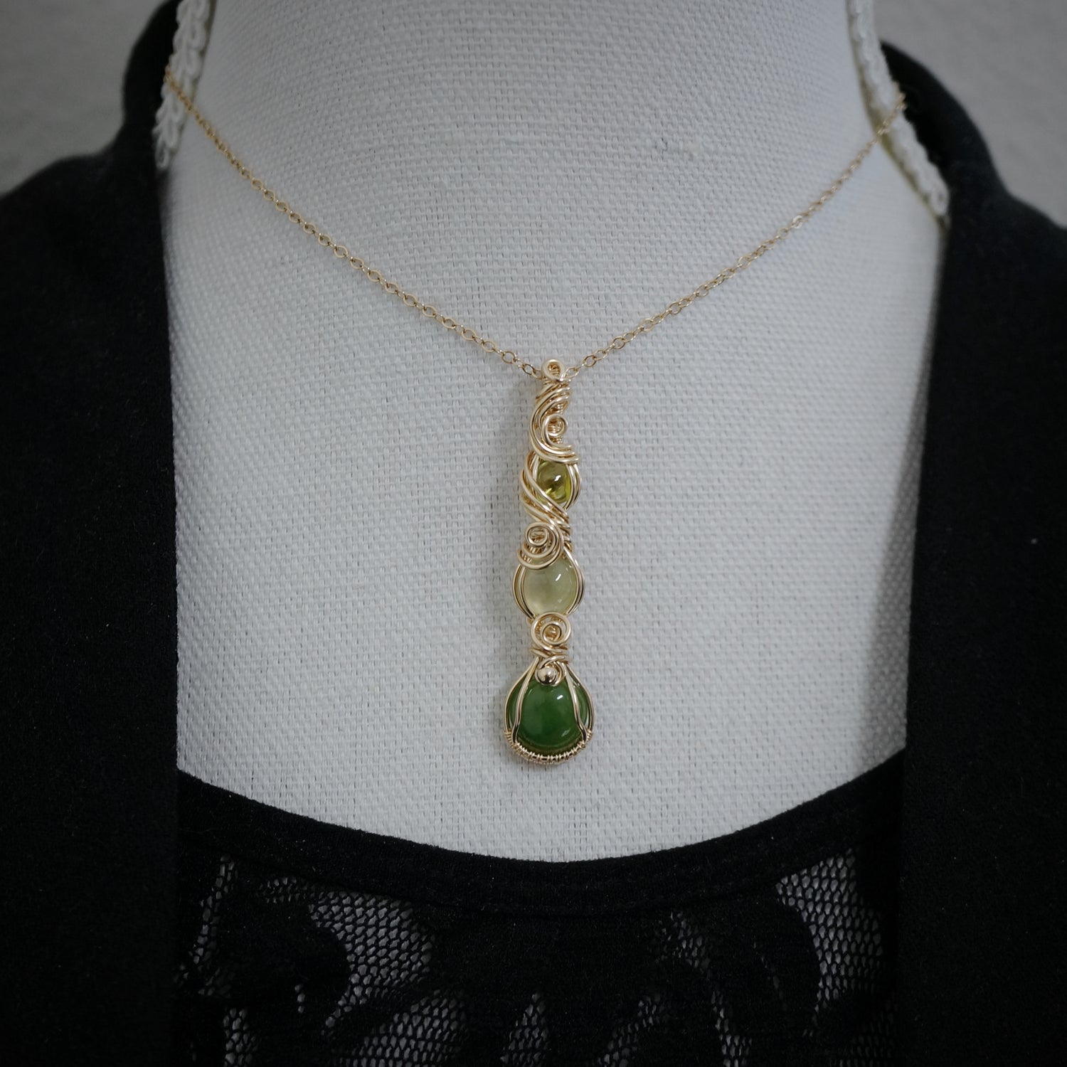 14k gold filled hanger met jade, prehniet en peridoot