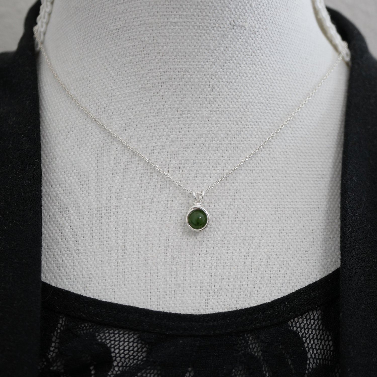 Zilveren ketting met groene Nefriet jade