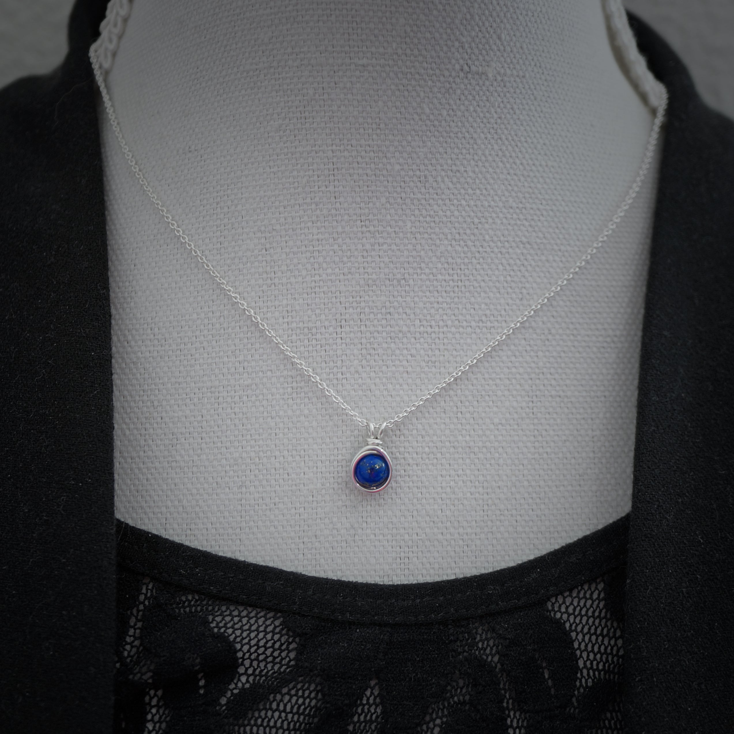 Minimalistische sieradenset met lapis lazuli