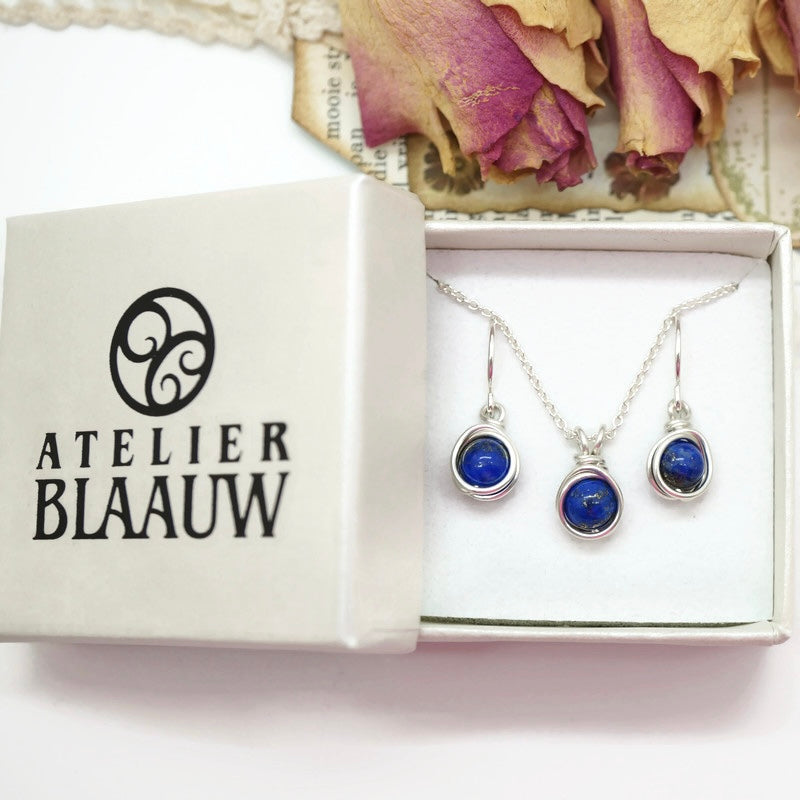 Minimalistische sieradenset met lapis lazuli
