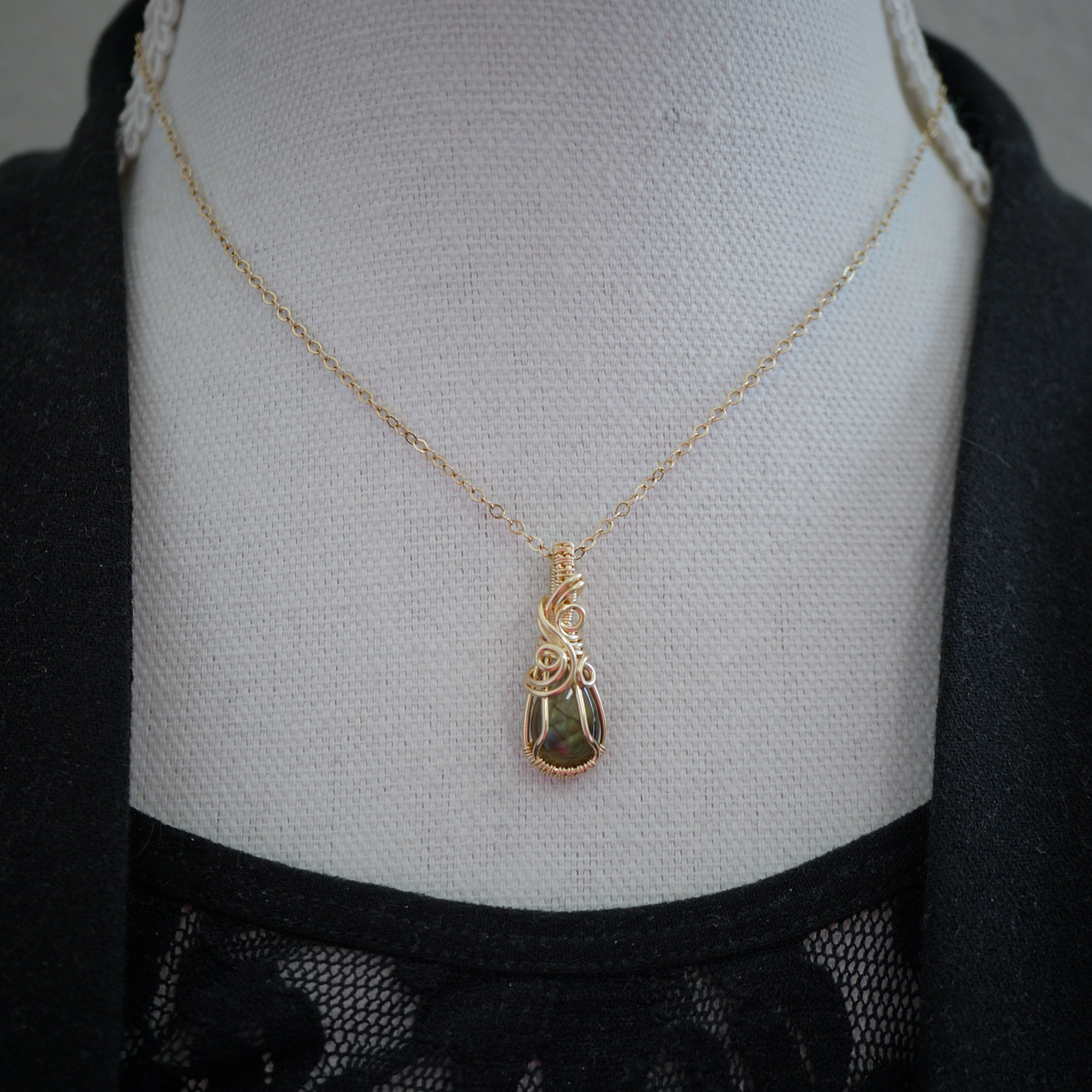 14k gold filled hanger met Labradoriet