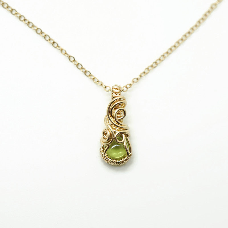GERESERVEERD, 14k Gold Filled Hanger met Groene Peridoot – Handgemaakt en Uniek