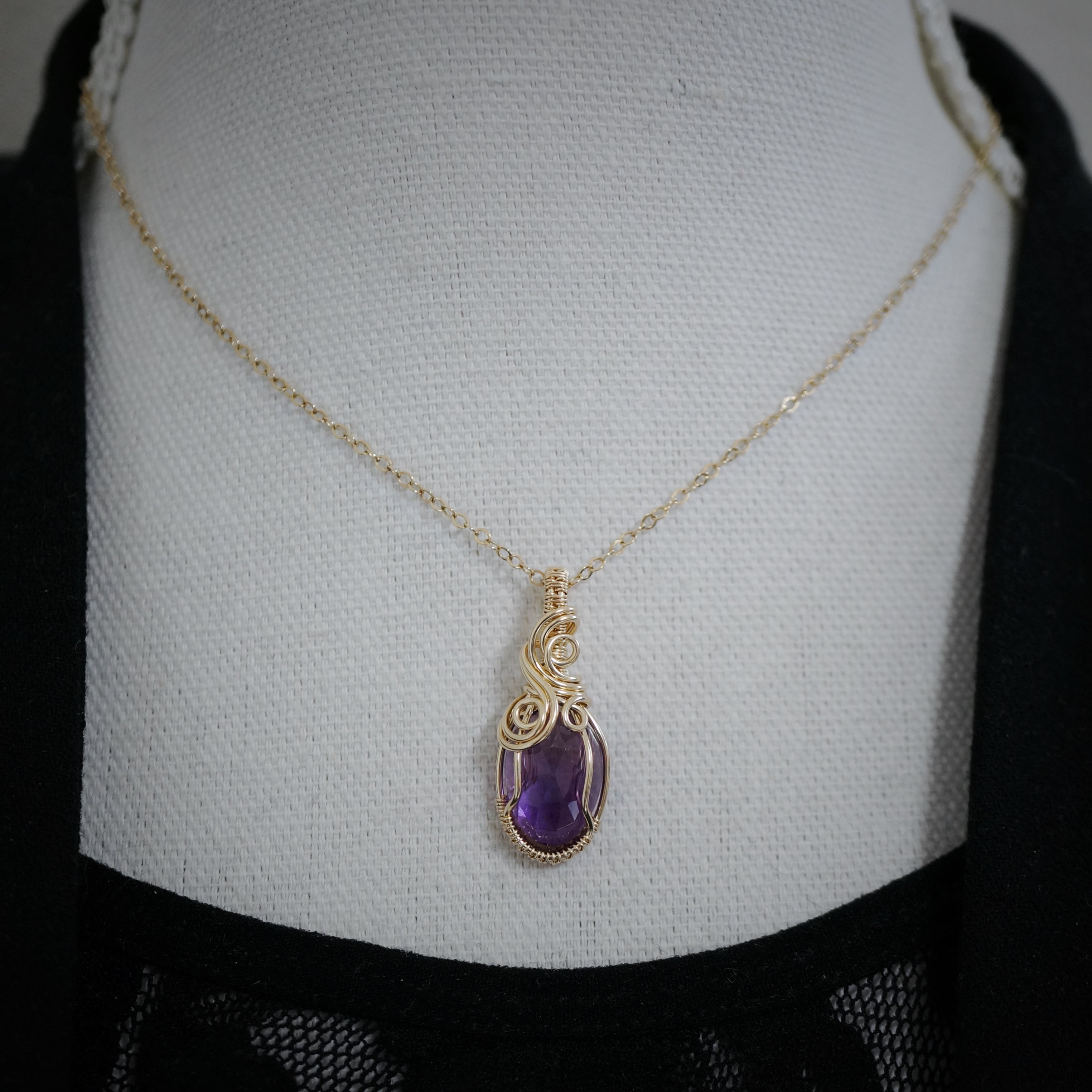 14k gold filled wire wrap hanger met amethist