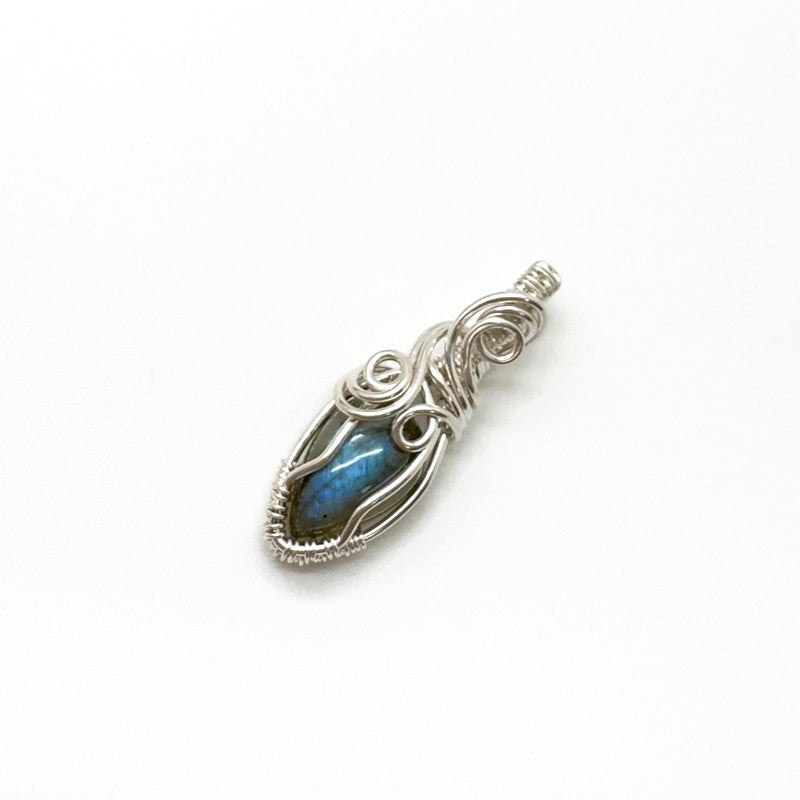 Sterling zilveren wire wrap hanger met labradoriet