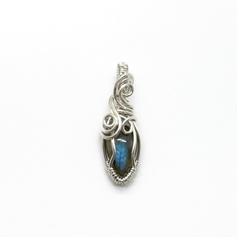 Sterling zilveren wire wrap hanger met labradoriet