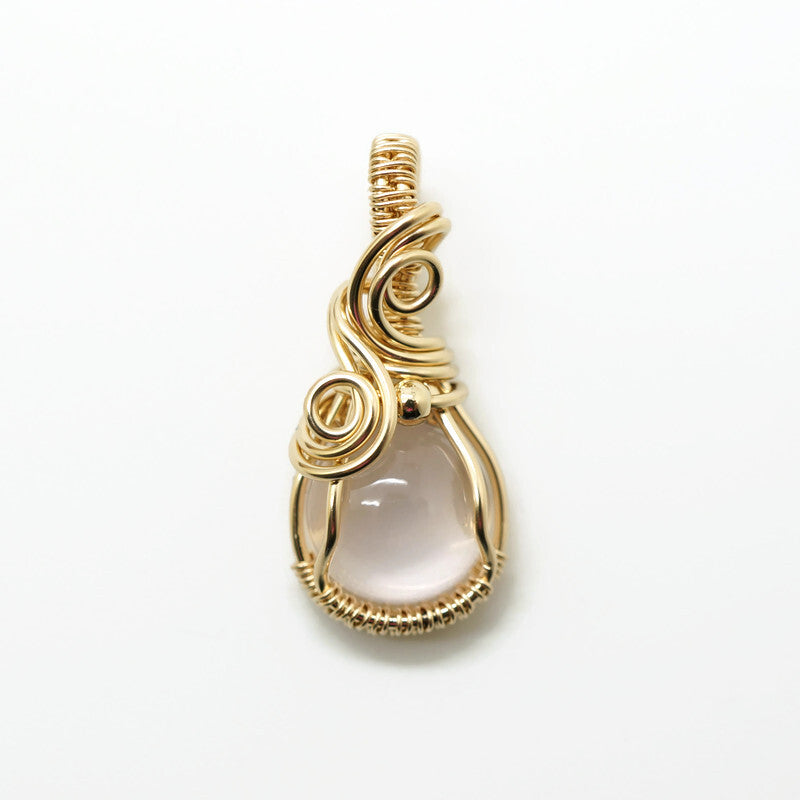 Handgemaakte 14k Gold Filled Wire Wrap Hanger met Zachtroze Rozenkwarts